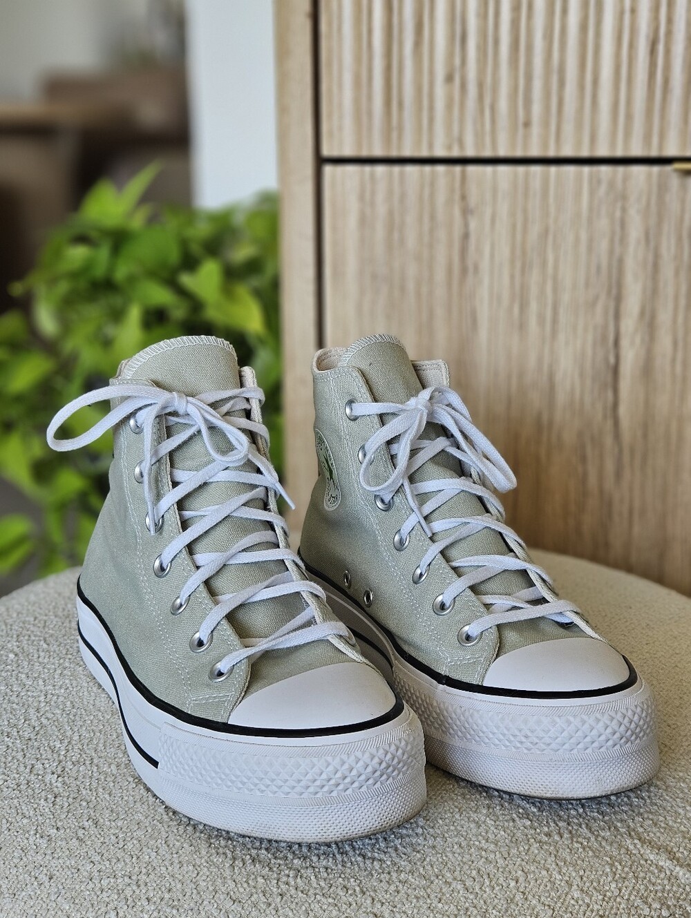 Converse Women's Size 9 Chuck Taylor All Star Lift Platform Sneakers